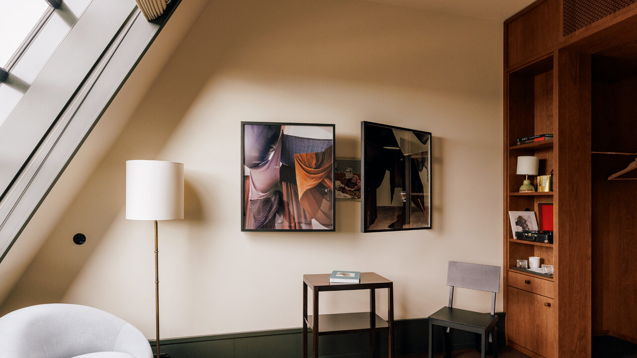 View of a wall with artwork by the Honey-Suckle Company in a medium hotel room at the Hotel Château Royal Berlin.