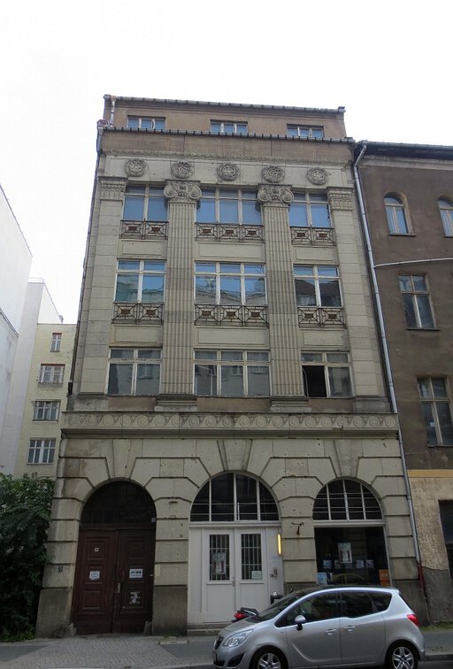Ansicht der Gebäudefassade Mittelstraße 43 in den frühen 2000er Jahren.